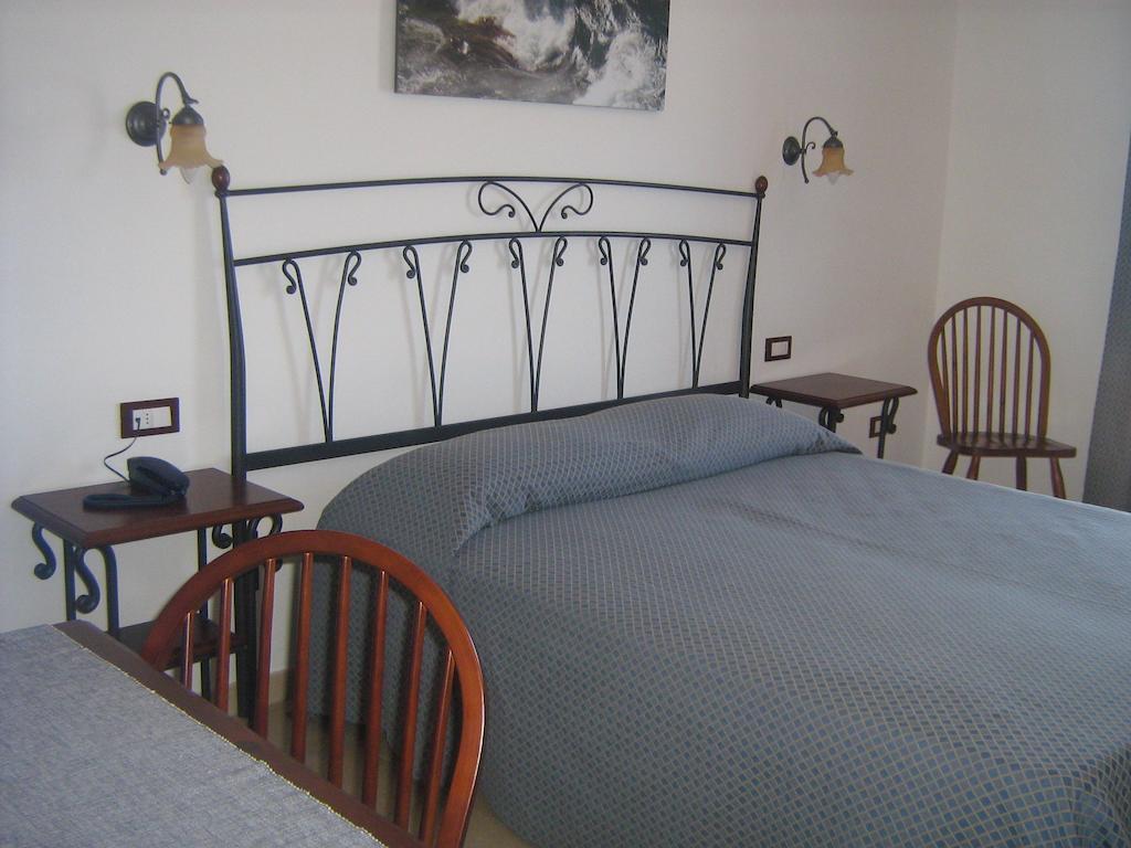 Hotel Punta Barone Santa Marina Salina Bilik gambar